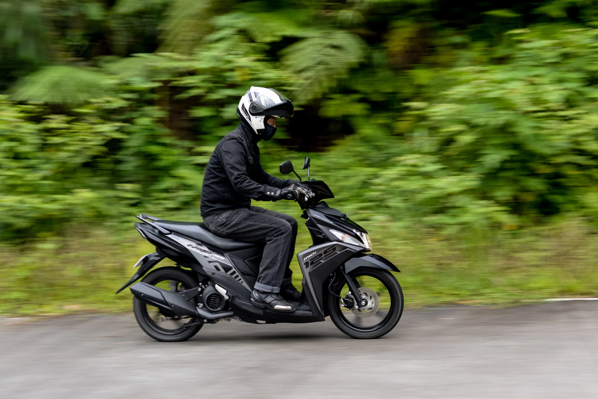 nam chạy xe m&aacute;y